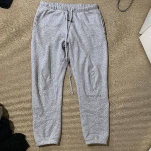 Size Men’s Large, fits true to size. Barely worn.